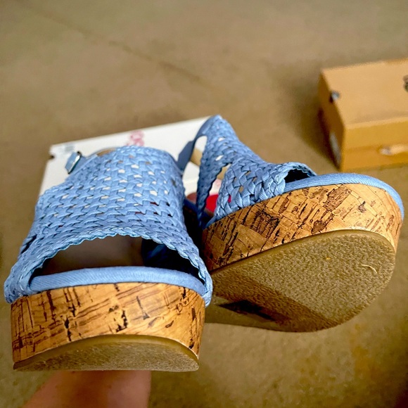 Super cute pastel wedges perfect for spring - Picture 6 of 11